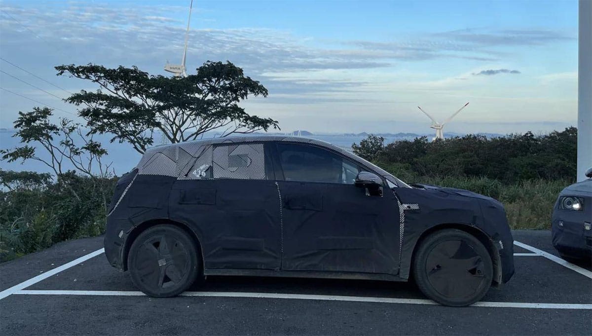 Another Spy shot of Nio Firefly; shows body side