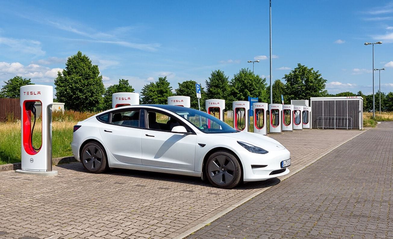 Tesla Superchargers are getting longer cables For other EVs