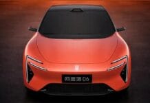 The new Avatr 06 electric sedan debuts in EV and EREV versions