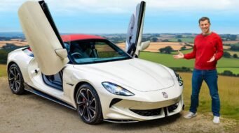 MG Cyberster EV Roadster Trophy RWD