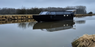 Solar Electric Boat Travels 200 Miles Without Fossil Fuel Solar Electric Boat Travels 200 Miles Without Fossil Fuel