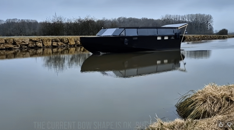 Solar Electric Boat Travels 200 Miles Without Fossil Fuel
