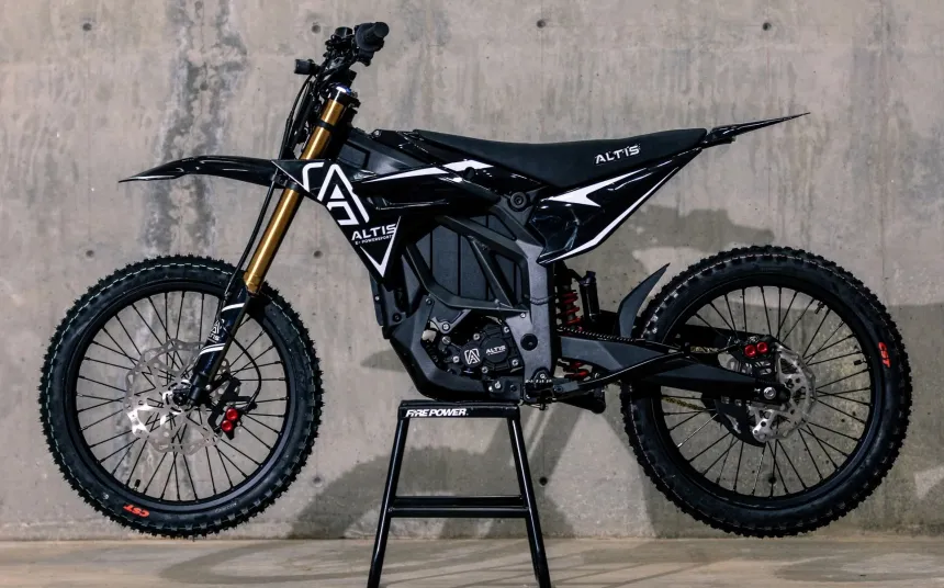 Altis Omega Dirt Bike: 144V, 60 kW, 1,080 Nm