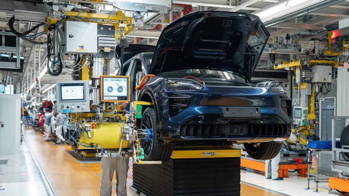Porsche Cayenne Electric Production Begins with Turbo 1,156 hp