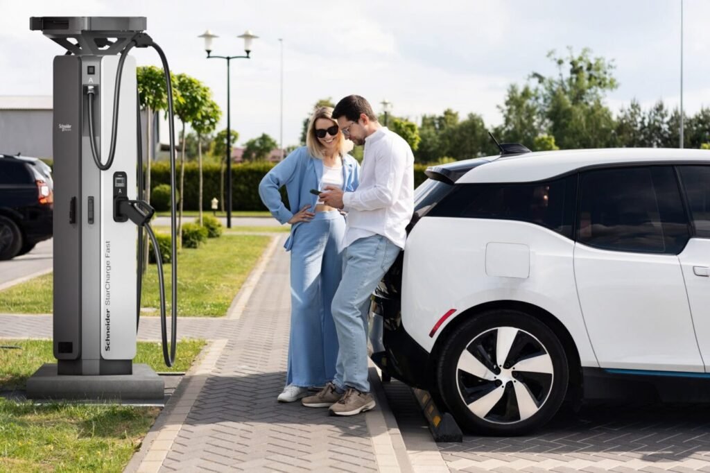 Schneider StarCharge Fast 720 Launches 720 kW EV Charger for Fleets