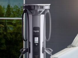 Schneider StarCharge Fast 720 Launches 720 kW EV Charger for Fleets Schneider StarCharge Fast 720 Launches 720 kW EV Charger for Fleets