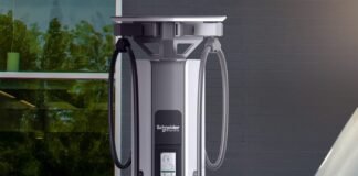 Schneider StarCharge Fast 720 Launches 720 kW EV Charger for Fleets Schneider StarCharge Fast 720 Launches 720 kW EV Charger for Fleets
