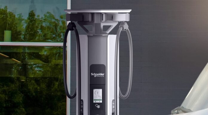 Schneider StarCharge Fast 720 Launches 720 kW EV Charger for Fleets Schneider StarCharge Fast 720 Launches 720 kW EV Charger for Fleets