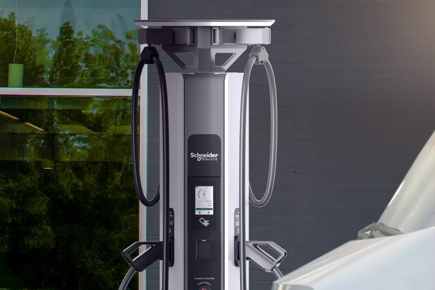 Schneider StarCharge Fast 720 Launches 720 kW EV Charger for Fleets