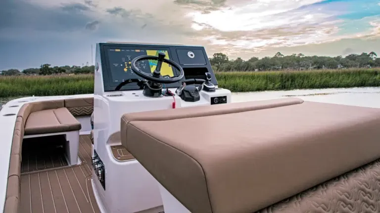 Volare Artemis23: Electric Foiling Boat With 30 mph Speed