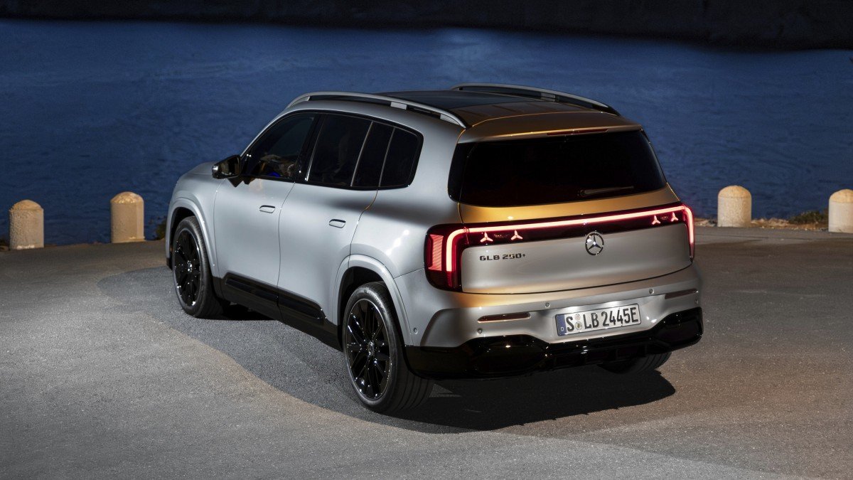 2026 Mercedes-Benz GLB Electric Review: 392-Mile Range, 320 kW Charging & 7 Seats — Everything You Need to Know