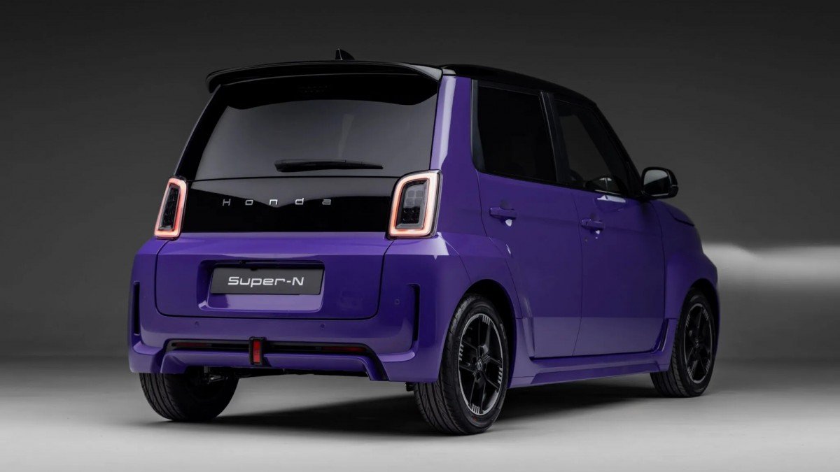 Honda Super-N: The $27,000 Electric Hatchback Coming to the UK This July — With Fake Gear Changes Honda Super-N: The $27,000 Electric Hatchback Coming to the UK This July — With Fake Gear Changes