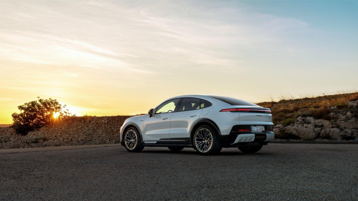Porsche Cayenne Coupé Electric Debuts at Auto China 2026