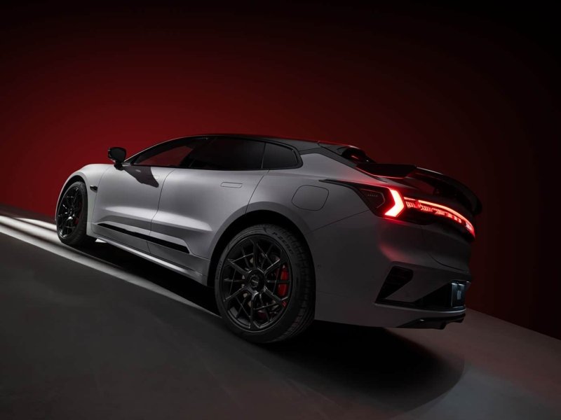 Zeekr 001 Five-Year Anniversary Edition Launched at 365,000 Yuan: KW Suspension, Brembo Brakes, and 6C Charging