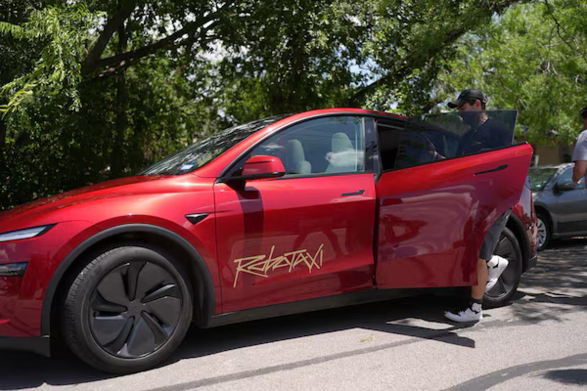 Tesla Robotaxi Expands to Houston and Dallas — What Riders Need to Know