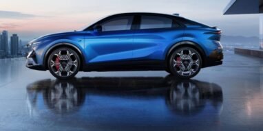 Alpine A390 side