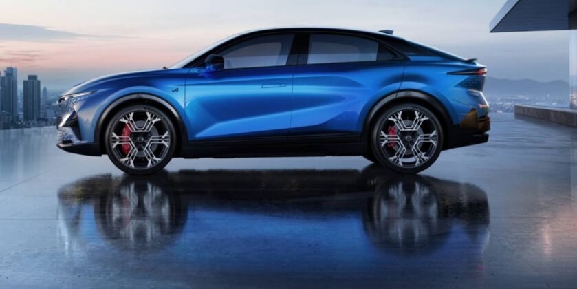Alpine A390 side