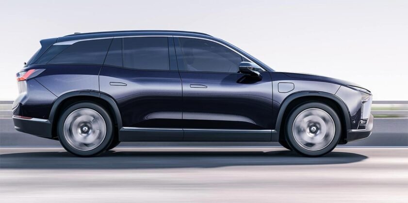 Nio ES8 side
