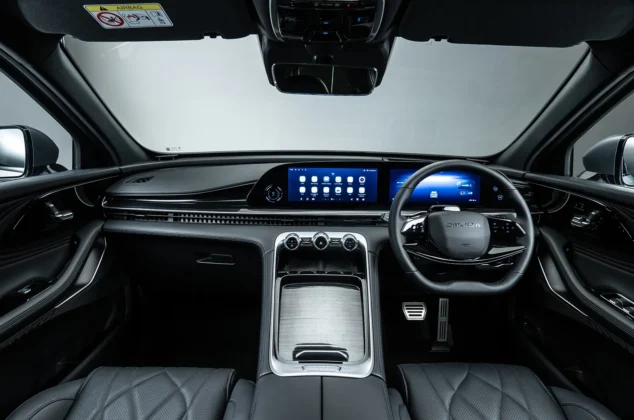 Omoda 9 inside