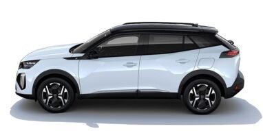 Peugeot e-2008 SUV side