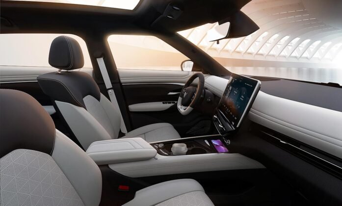 VinFast VF7 seat