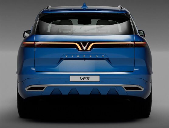 VinFast VF9 rear